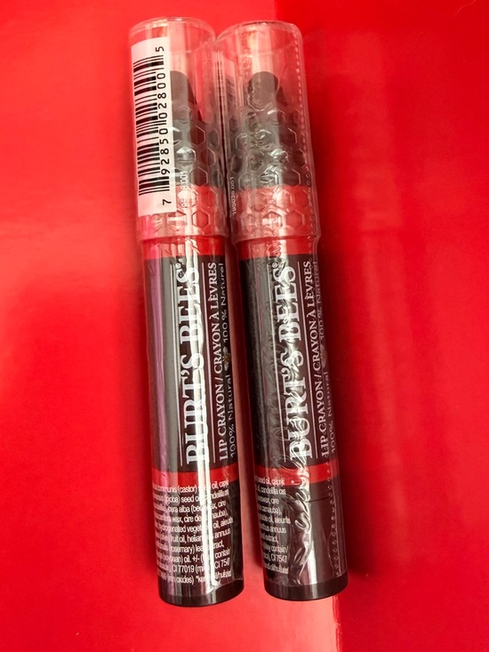 Burts Bees Other - New 2pk Burts Bees Lip Crayons Deep Red